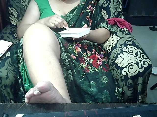 Indianbhabhimilf40's BongaCams show and profile