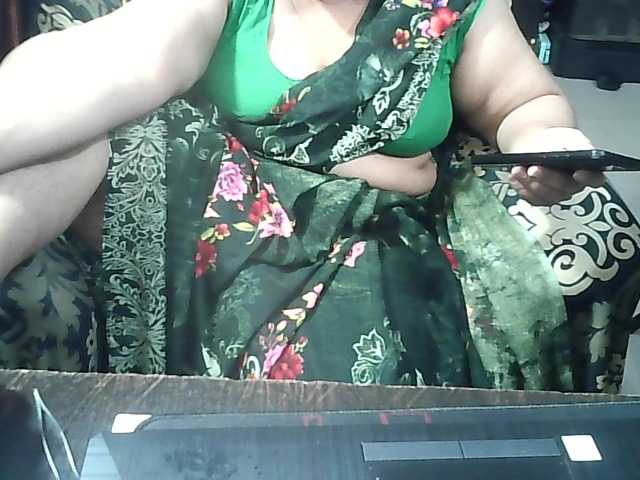 Indianbhabhimilf40's BongaCams show and profile