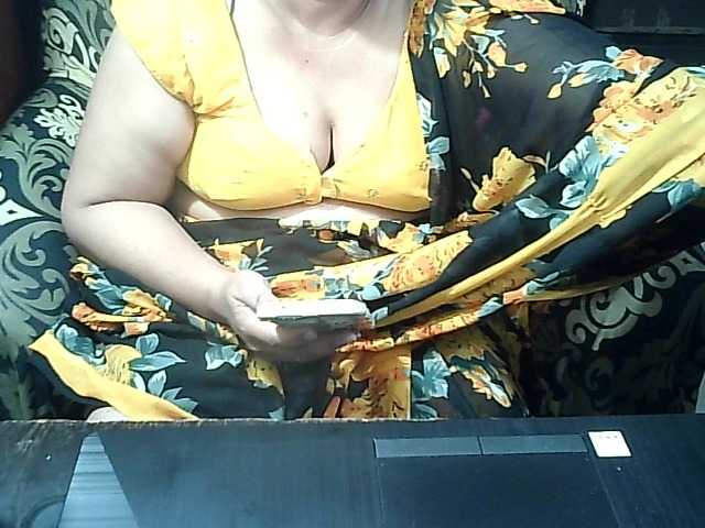 Indianbhabhimilf40's BongaCams show and profile