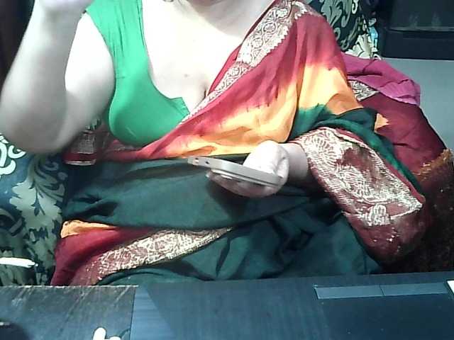 Indianbhabhimilf40 live cam profile