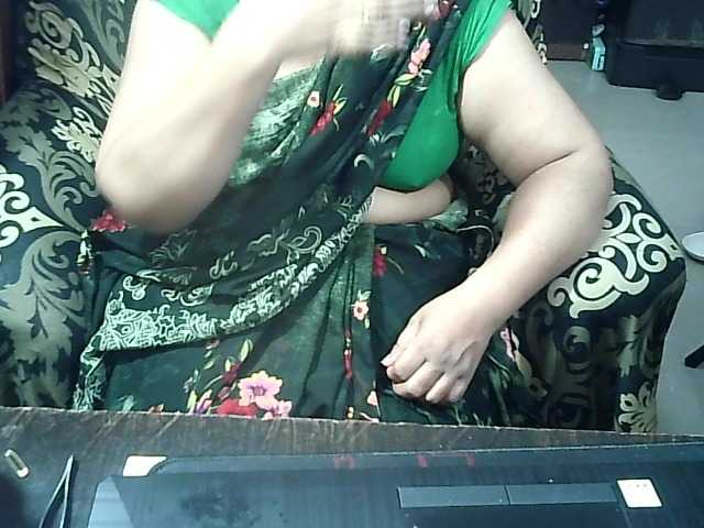 Indianbhabhimilf40's BongaCams show and profile