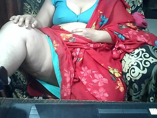Indianbhabhimilf40's BongaCams show and profile