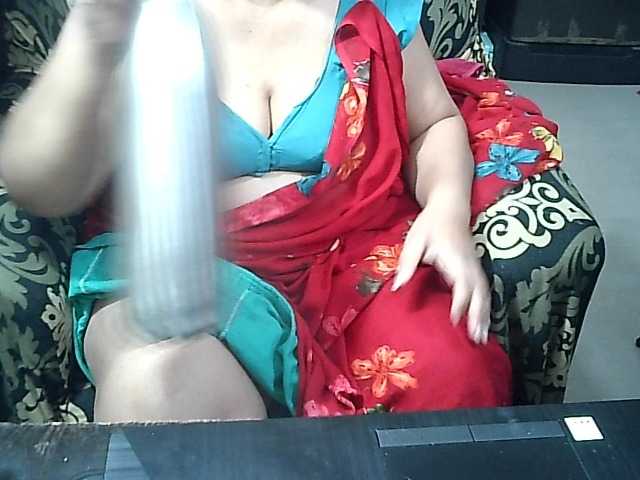 Indianbhabhimilf40's BongaCams show and profile
