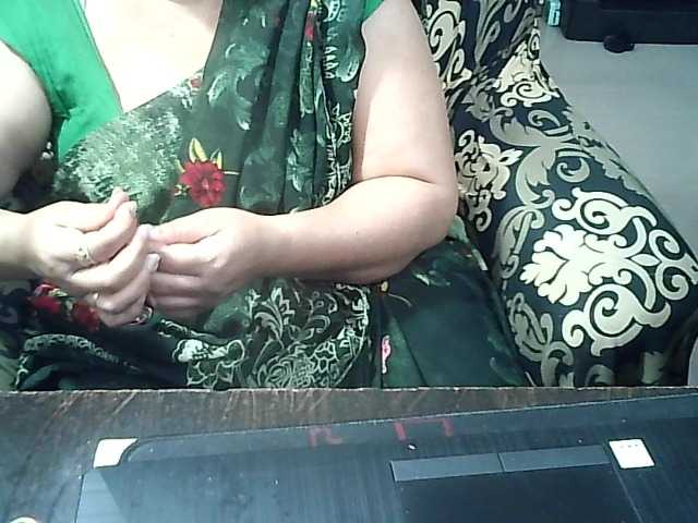 Indianbhabhimilf40's BongaCams show and profile