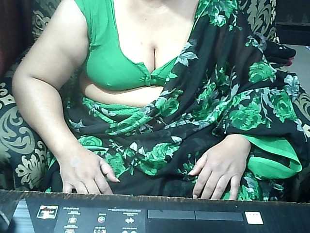 Indianbhabhimilf40's BongaCams show and profile