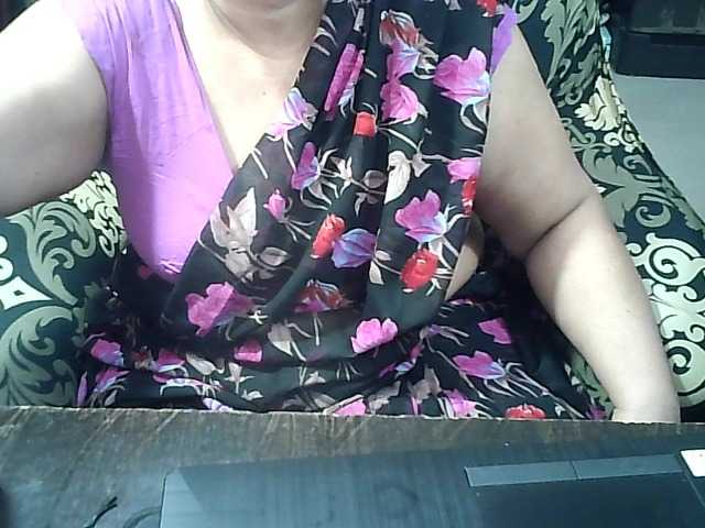 Indianbhabhimilf40's BongaCams show and profile
