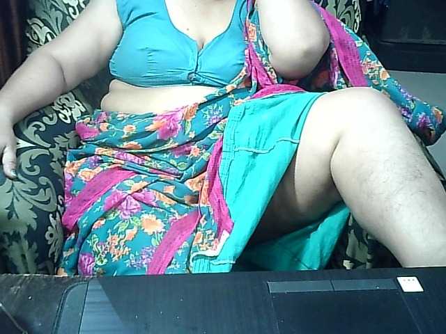 Indianbhabhimilf40's BongaCams show and profile