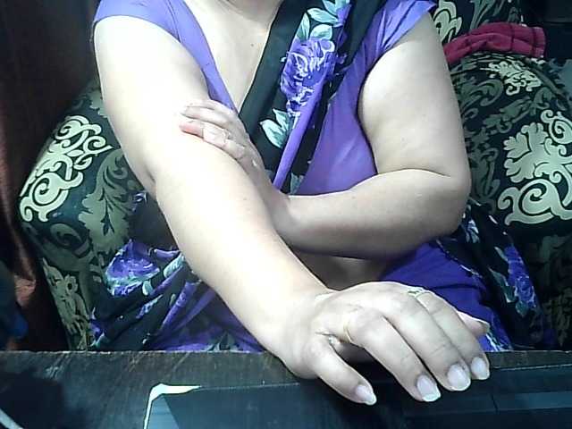 Indianbhabhimilf40's BongaCams show and profile