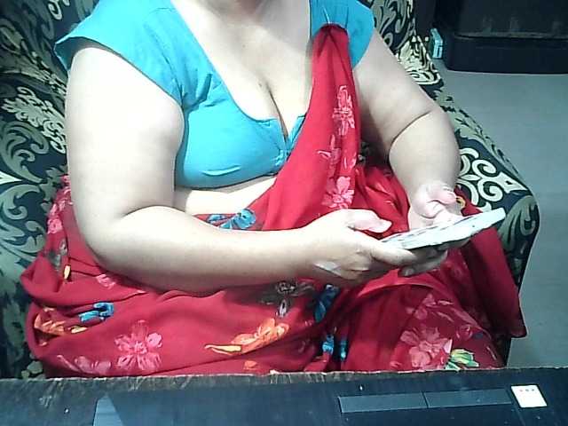 Indianbhabhimilf40's BongaCams show and profile