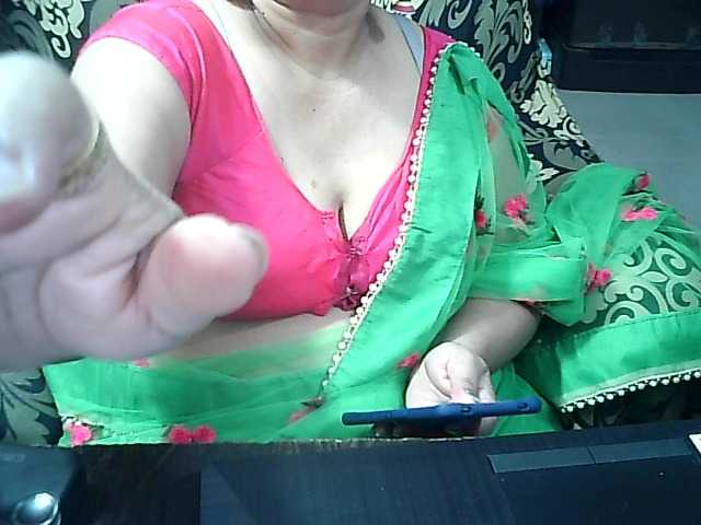 Indianbhabhimilf40's BongaCams show and profile