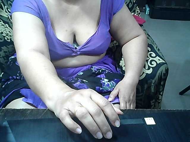Indianbhabhimilf40's BongaCams show and profile