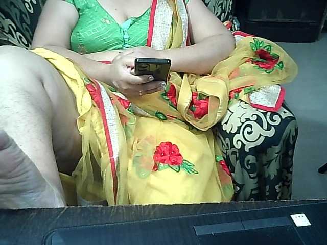 Indianbhabhimilf40's BongaCams show and profile