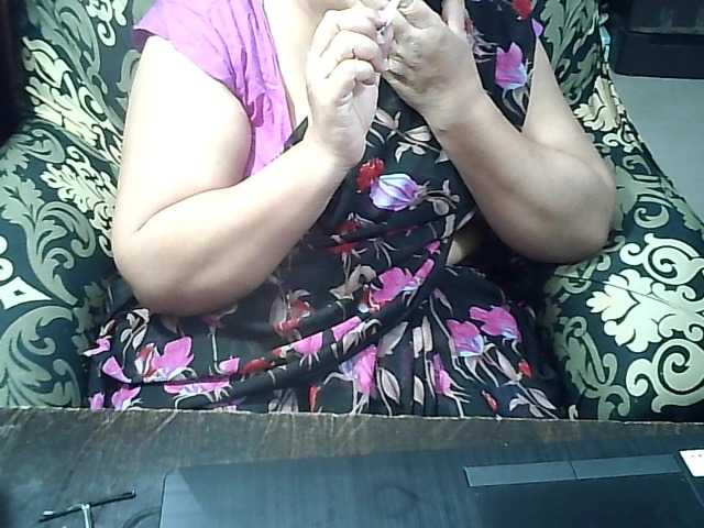 Indianbhabhimilf40's BongaCams show and profile