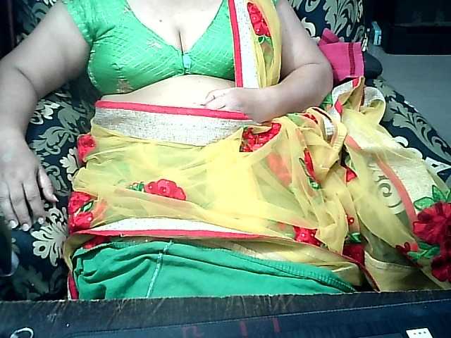 Indianbhabhimilf40's BongaCams show and profile