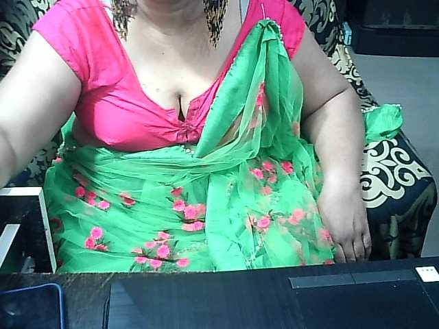 Indianbhabhimilf40's BongaCams show and profile