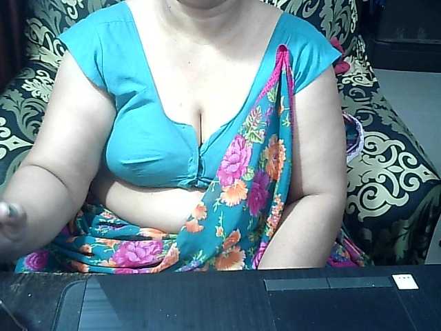 Indianbhabhimilf40's BongaCams show and profile