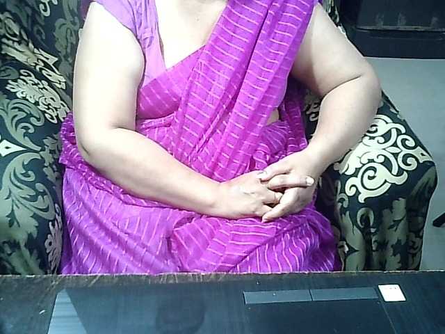 Indianbhabhimilf40's BongaCams show and profile