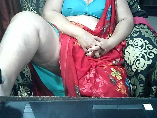 Indianbhabhimilf40's BongaCams show and profile