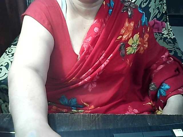 Indianbhabhimilf40's BongaCams show and profile