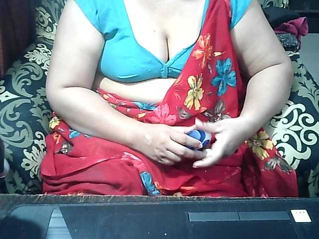 Indianbhabhimilf40's BongaCams show and profile