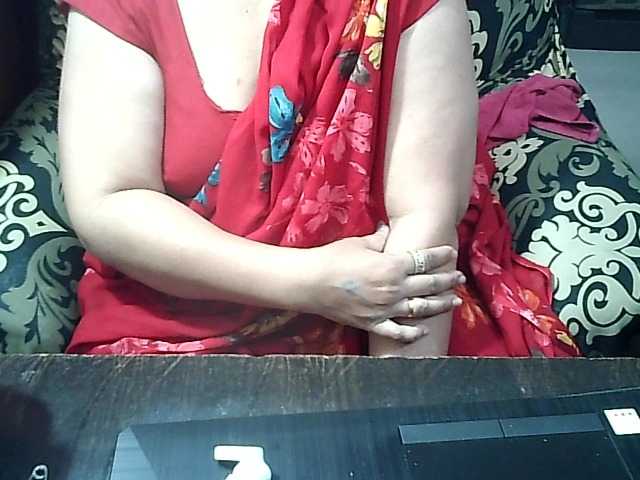 Indianbhabhimilf40's BongaCams show and profile