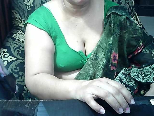Indianbhabhimilf40's BongaCams show and profile