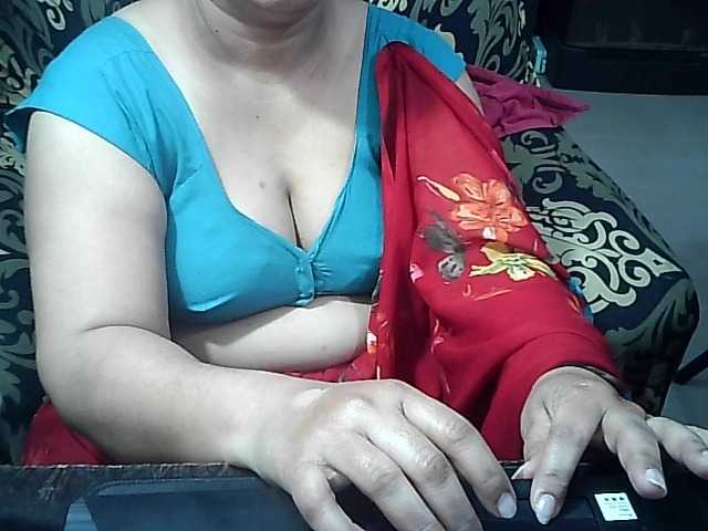 Indianbhabhimilf40's BongaCams show and profile