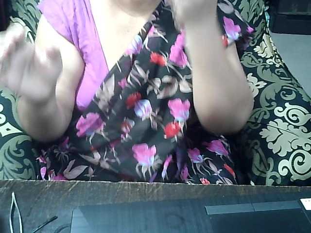 Indianbhabhimilf40's BongaCams show and profile