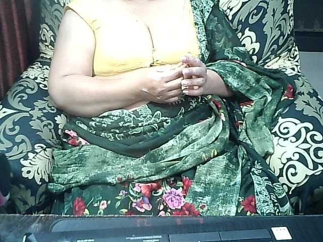 Indianbhabhimilf40's BongaCams show and profile