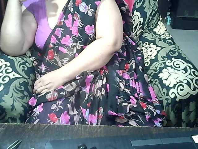 Indianbhabhimilf40's BongaCams show and profile