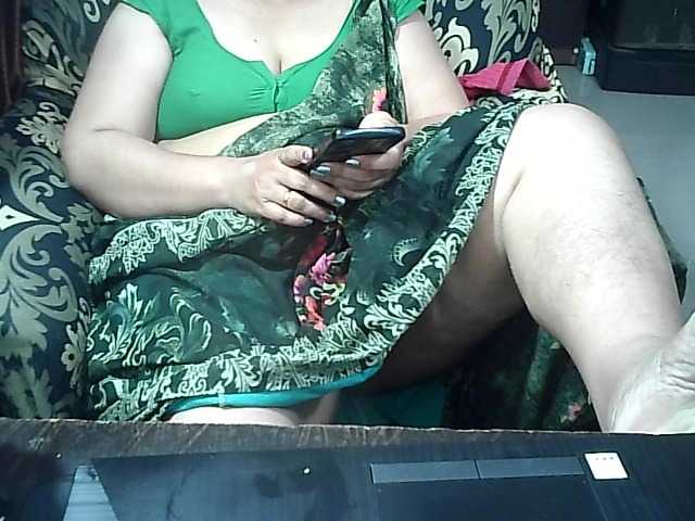 Indianbhabhimilf40's BongaCams show and profile