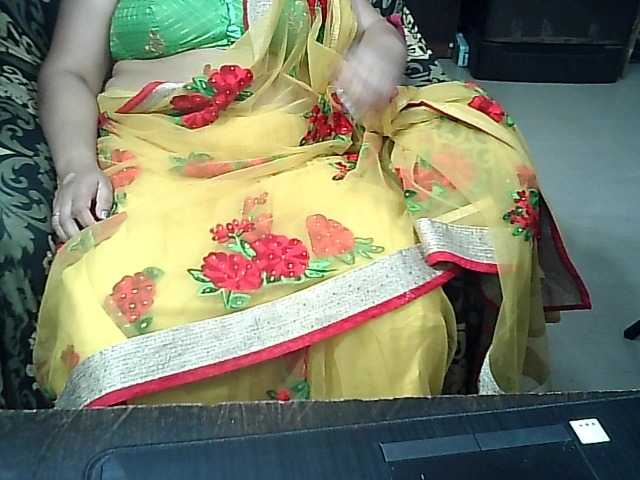 Indianbhabhimilf40's BongaCams show and profile