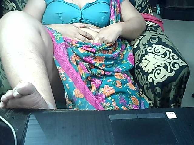 Indianbhabhimilf40's BongaCams show and profile
