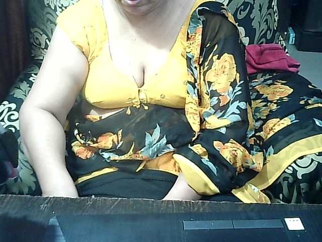 Indianbhabhimilf40's BongaCams show and profile