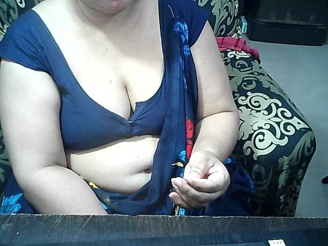 Indianbhabhimilf40's BongaCams show and profile