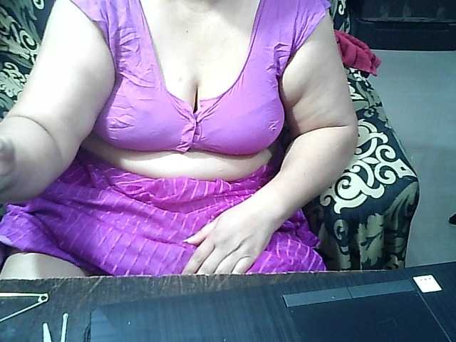 Indianbhabhimilf40's BongaCams show and profile