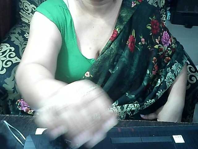 Indianbhabhimilf40's BongaCams show and profile