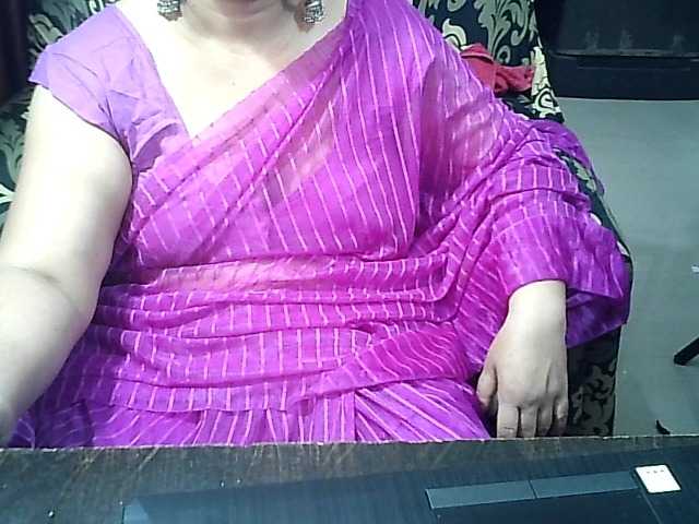 Indianbhabhimilf40's BongaCams show and profile