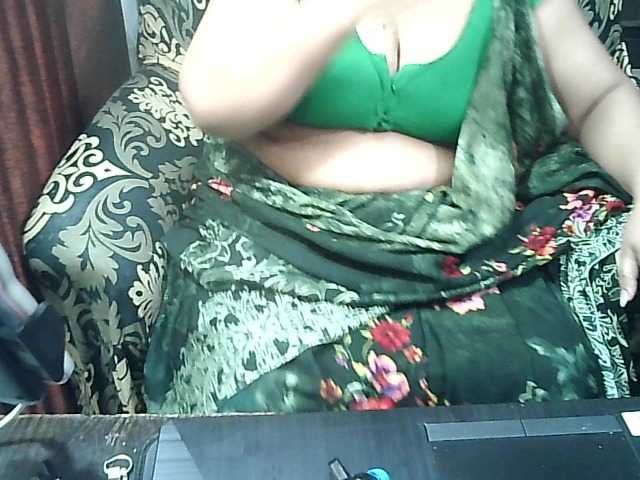 Indianbhabhimilf40's BongaCams show and profile