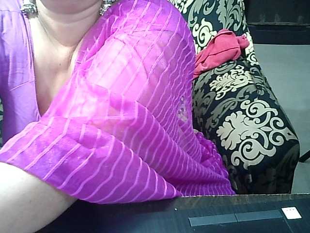 Indianbhabhimilf40's BongaCams show and profile