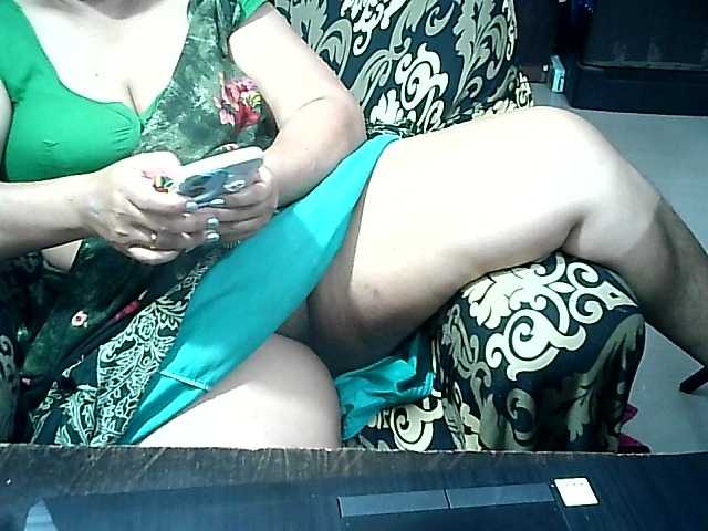 Indianbhabhimilf40's BongaCams show and profile