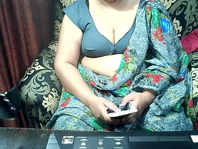Admire slutty model Indianbhabhimilf40 Indianbhabhimilf40 from BongaCams