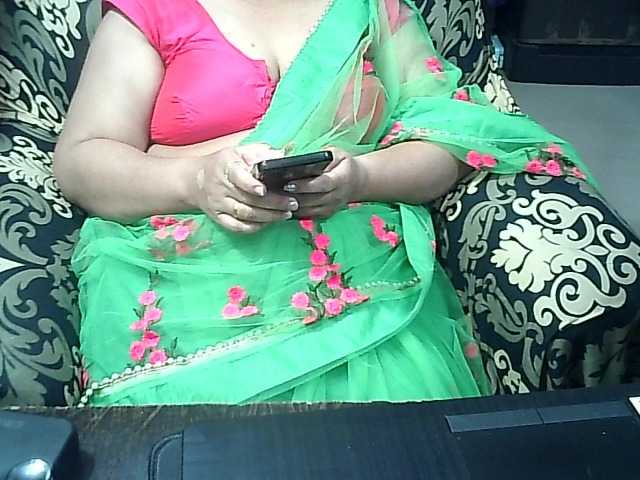 Indianbhabhimilf40's BongaCams show and profile