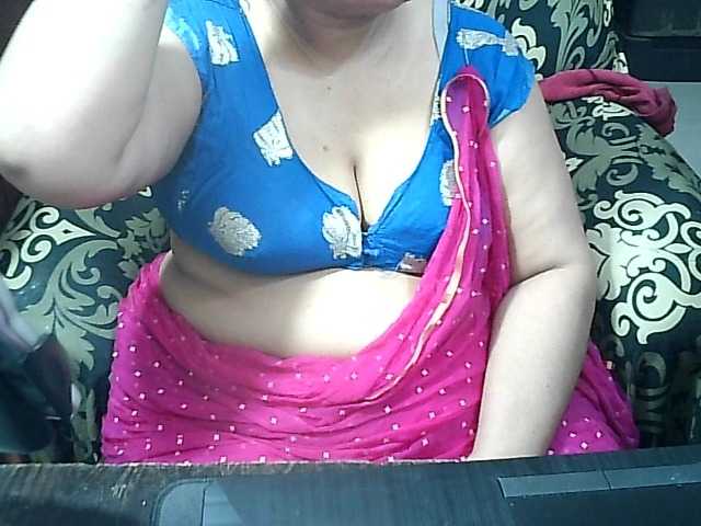 Indianbhabhimilf40's BongaCams show and profile