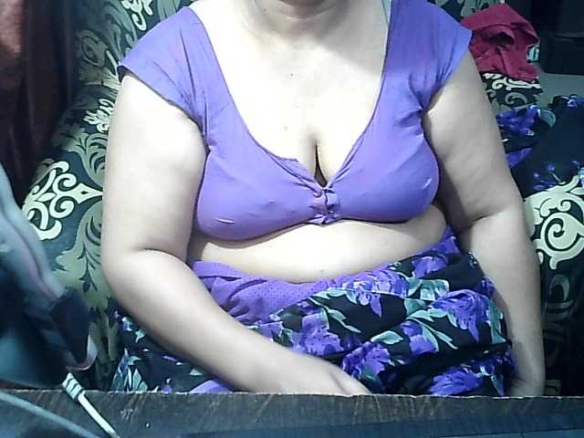 Indianbhabhimilf40's BongaCams show and profile