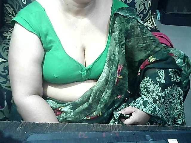 Indianbhabhimilf40's BongaCams show and profile