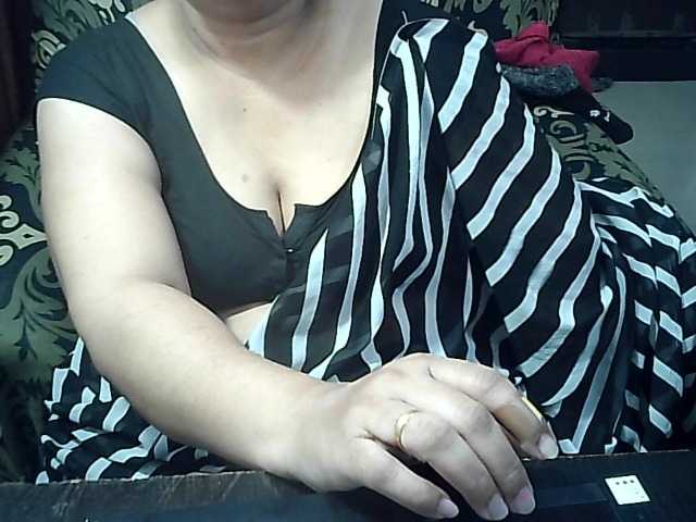 Indianbhabhimilf40's BongaCams show and profile