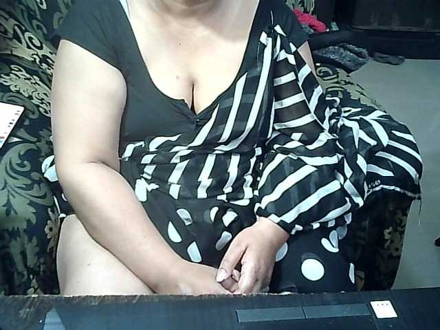Indianbhabhimilf40's BongaCams show and profile