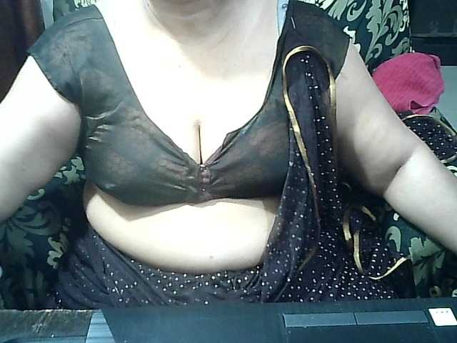Indianbhabhimilf40's BongaCams show and profile
