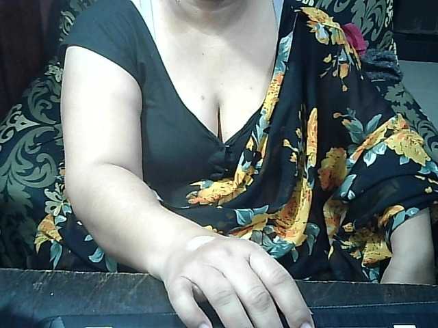 Indianbhabhimilf40's BongaCams show and profile